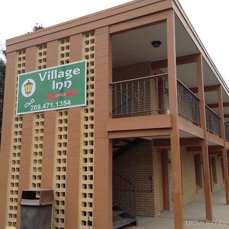 Village Inn Motel - Berrien Springs المظهر الخارجي الصورة
