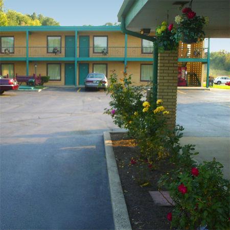 Village Inn Motel - Berrien Springs المظهر الخارجي الصورة